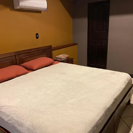 Alajuela Backpackers Airport Hostel-2